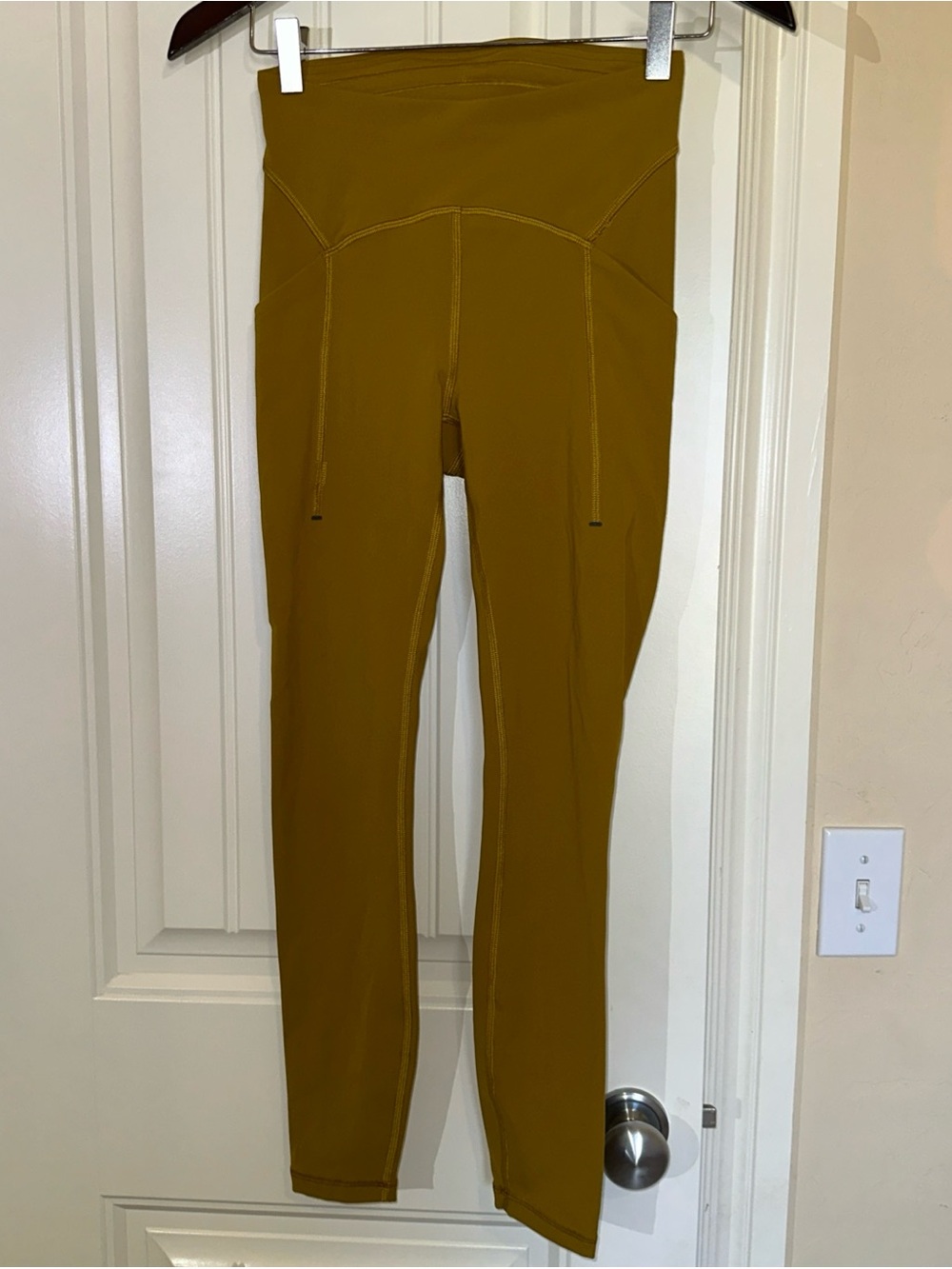 Lululemon Power Thru High Rise Tight Athletic Leggings Size 4